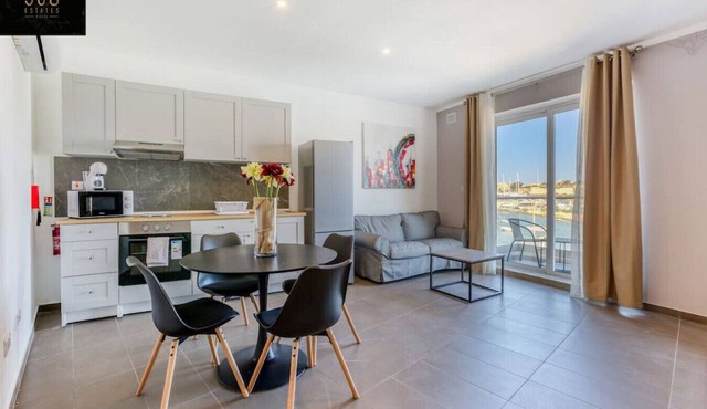 Stunning 1BR Apt in Gzira w/ Spectacular Sea Views