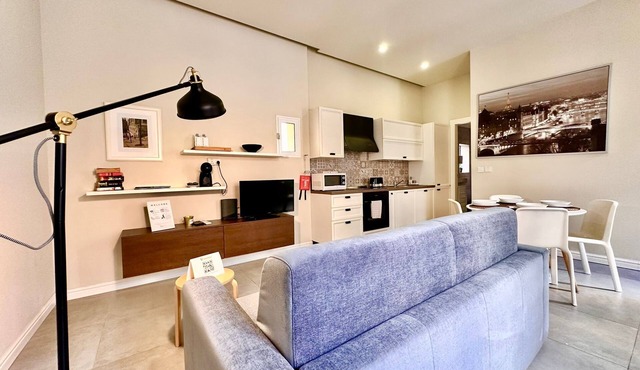 Stylish 1Bed Apartment off the sea front