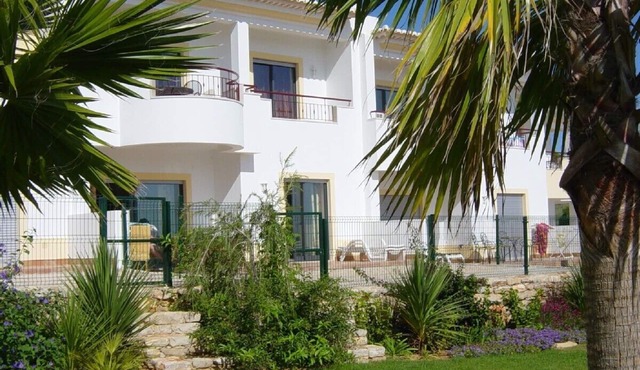 SUNNY QUIET GRD FLR APT SEA VIEW + POOL EASY WALK TO BEACH MARINA＆TOWN GREAT WI FI