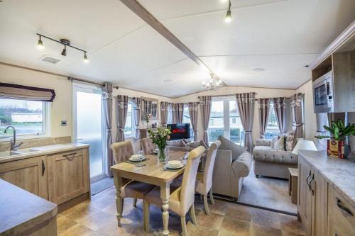The Kingsbarns Luxe Lodge at Seton Sands - Pool - Beach Access - Starlink - Sleeps 6
