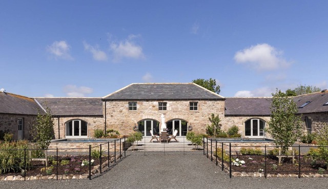 THE STEADING AT WEST LYHAM - stunning, sophisticated five bedroom hideaway