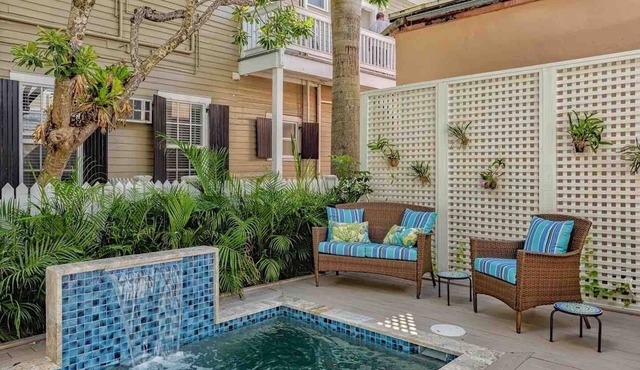 **THE TOASTED COCONUT @ OLD TOWN** Fully Restored + Pool + LAST KEY SERVICES…