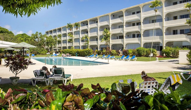 This ground floor apartment is part of a complex, located in Hometown, 5 min from the beach