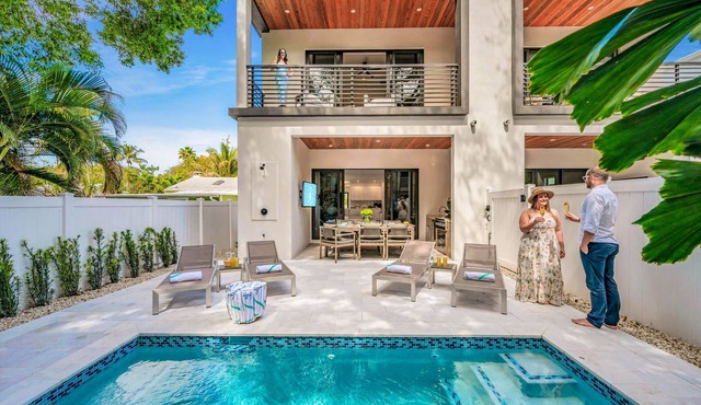 Two Townhouses / Heated Pools / Centrally Located / Malibu Key