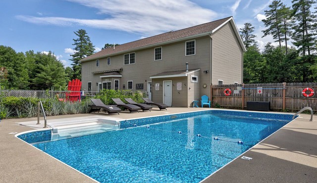 Ultimate Family Resort: Pool, Hot Tub, Mini Golf & Game Room mins to Lake George