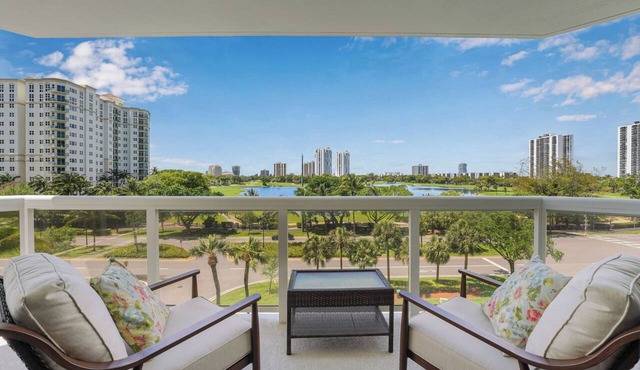 Unit for RENT in Miami, Aventura area. Six months MINIMUM.