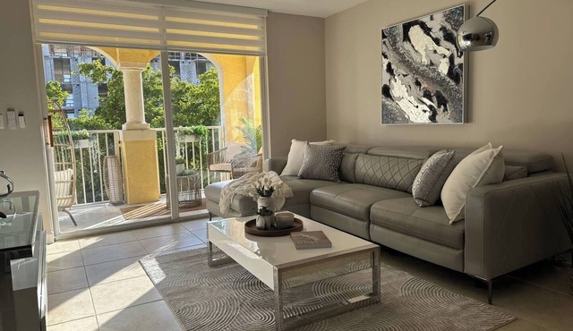 Urban Luxe: Aventura 2/2 Retreat