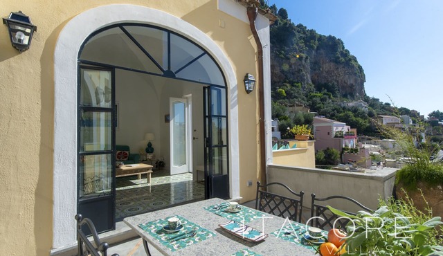 Villa Emma Positano － 海と山の景色を望むパノラマテラス付きヴィラ