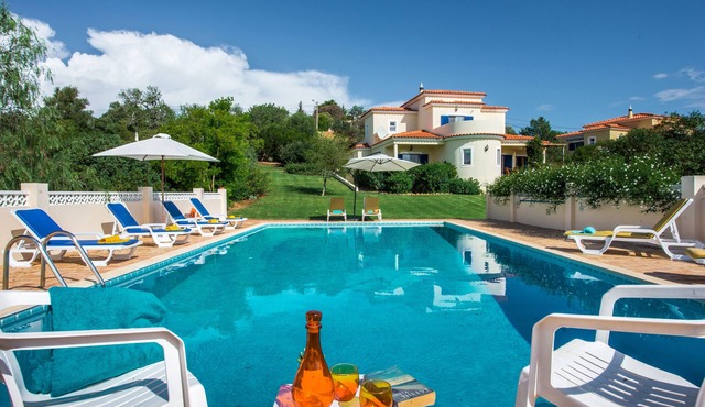 Villa Quina~Heated Pool*~ Fibre Wi-fi - 8 + 4 cots - Booking 2027 & 2028 NOW
