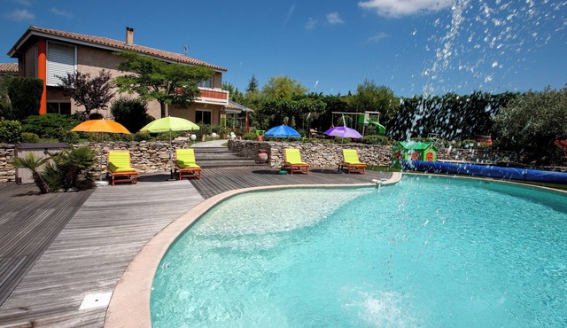 Villa sleeps 14 with heated pool pets welcome