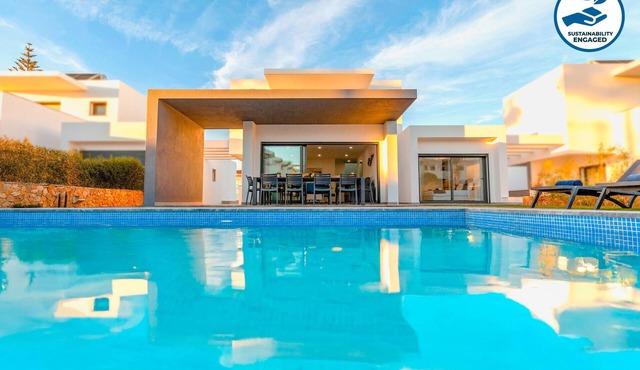 Villa w/ Heatable Pool and BBQ in Albufeira