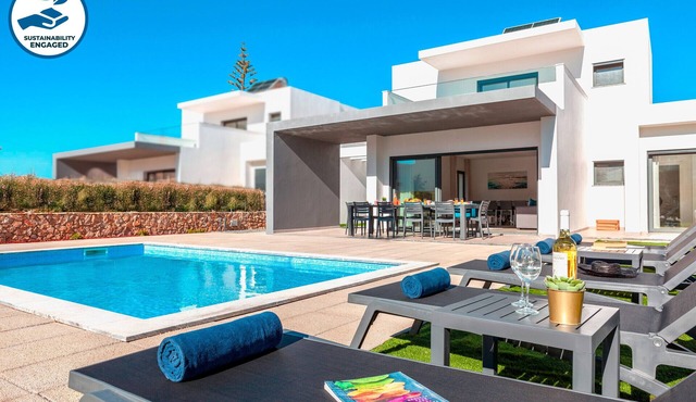 Villa w/ Heatable Pool and BBQ in Albufeira