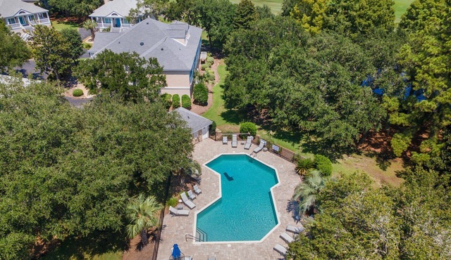 Welcome to DIEU HAVEN villa with a Pool, 3B, and the 1st fairway