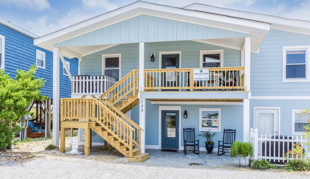 "White Eagle" Oceanfront Home 2つのキッチン、2つの独立したリビングスペース、2つのプライベートエントランスで、最大12名まで宿泊可能です。