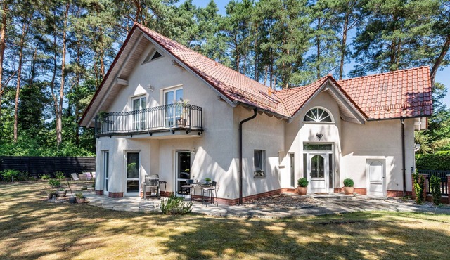 Boutique Beach Villa & Private Apartment – Groups up to 14, Wellness & Lakes near Berlin