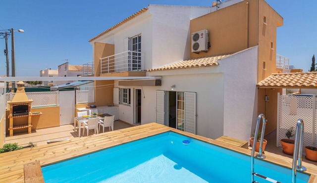 Beautiful villa for 6 guests with private pool, A/C, WIFI, TV and balcony