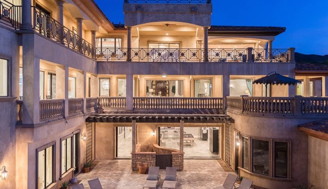 WORLD’S FINEST VACATION HOME – 2 Pool BOMBER overlooking Lake Las Vegas