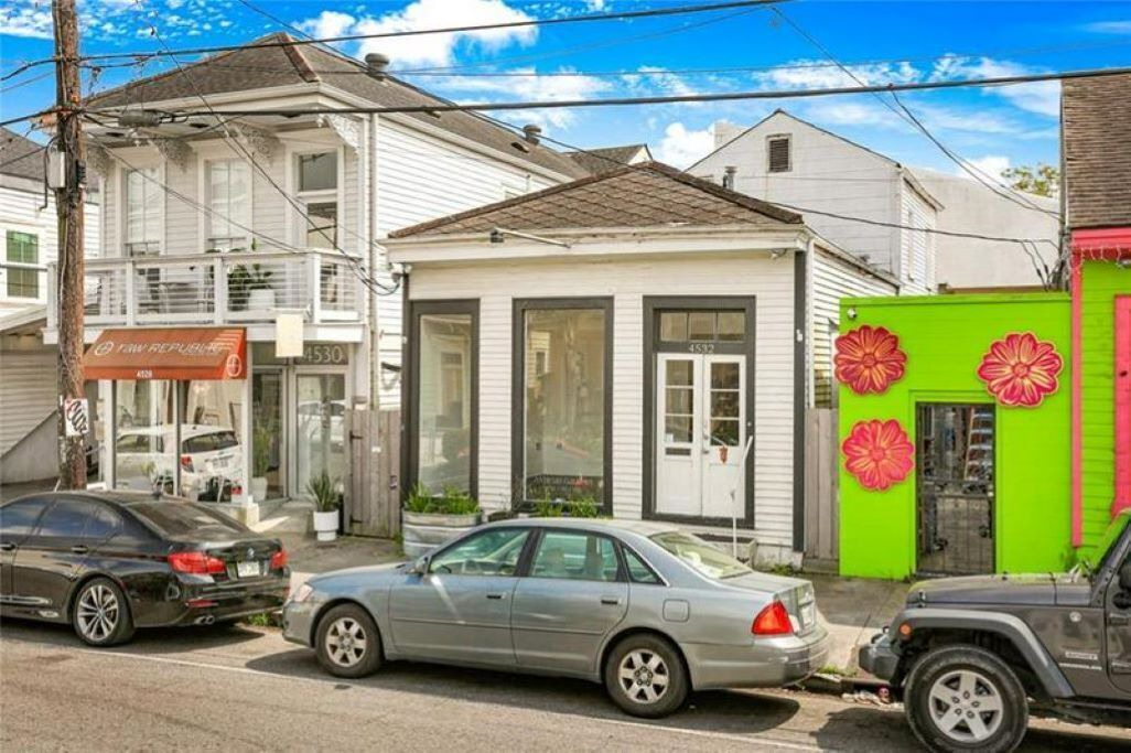 の写真 屋外 で Uptown Historic District
