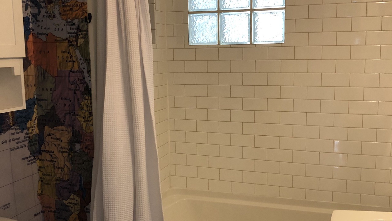 の写真 バスルーム で West Asheville Estates