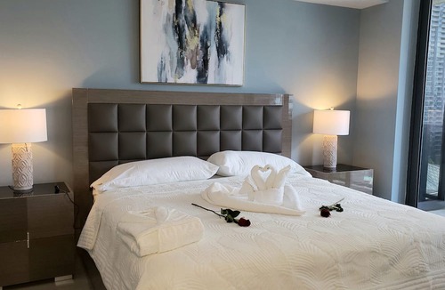 Brickell コンドミニアム | Miami Escape: 1BR+Den near Best! Nightlife, Restaurants, Shops & Luxe Amenities
