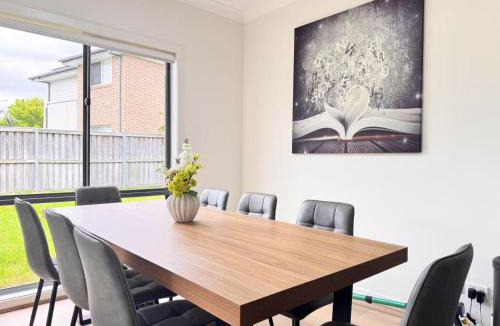 Penrith ヴィラ | 6 Bedroom Corporate and Group Accommodation Penrith Sleeps 12 Flexible Stay
