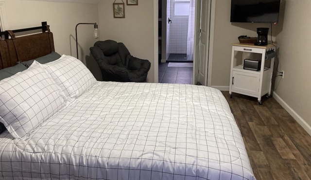 Pine Guesthouse—Asheville area