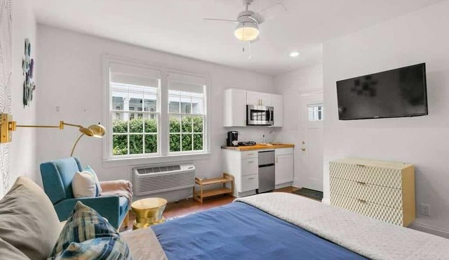 Gorgeous Garden District Studio |Gated Parking