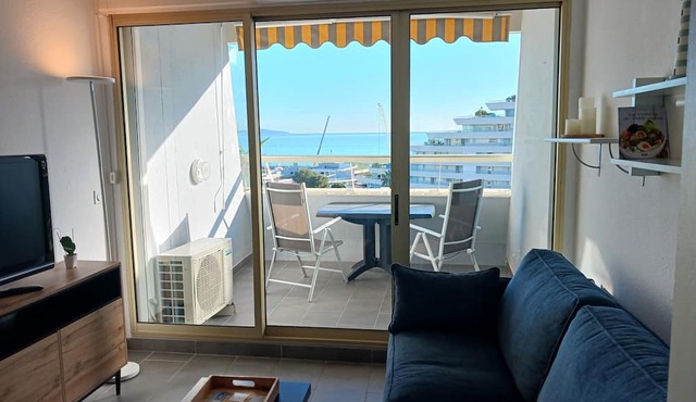 Confortable Marina Baie des Anges Studio with beautifull view