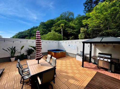 OceanWood Villa ファミリーやグループに最適 吉佐美大浜徒歩12分 広々220平米貸切ヴィラ 温水ジャグジー付 ペット可