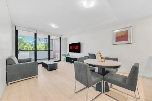 Sunny 2-Bedroom Apartment with Parking in Rouse Hill